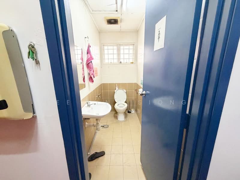 Pejabat untuk Disewa di Bandar Utama (Selangor) - Lee Sing Siong - Bathroom - PropertyGuru.com.my