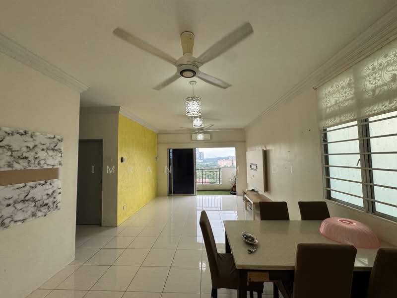 Pangsapuri untuk Disewa di Pangsapuri Anggun - Imran Ismadi - Living Room - PropertyGuru.com.my
