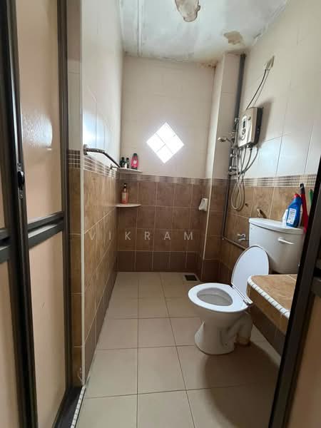 Semi-Detached House for Sale in Bandar Country Homes (Rawang) - Vikram . - Bathroom - PropertyGuru.com.my
