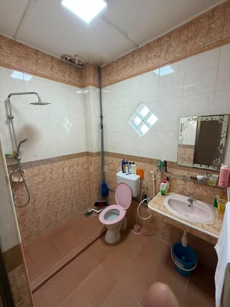Semi-Detached House for Sale in Bandar Country Homes (Rawang) - Vikram . - Bathroom - PropertyGuru.com.my