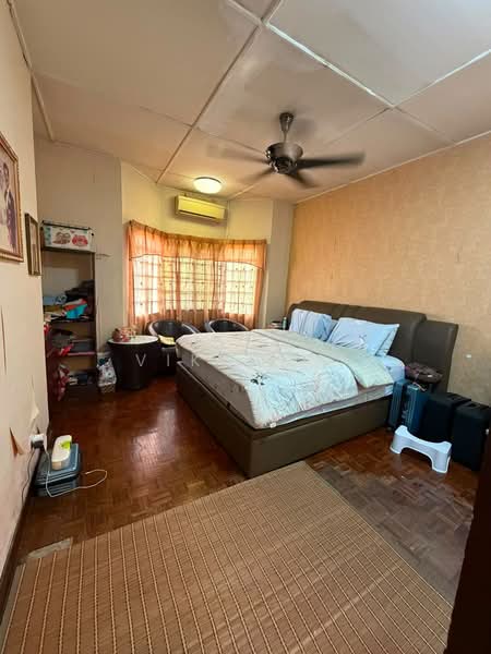 Semi-Detached House for Sale in Bandar Country Homes (Rawang) - Vikram . - Bedroom - PropertyGuru.com.my