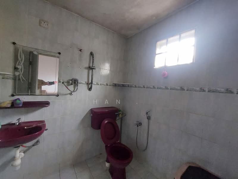 1-storey Terraced House for Sale in Taman Klang Utama (Kapar) - Han . - Bathroom - PropertyGuru.com.my
