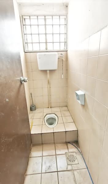 Factory for Rent in Sungai Buloh (Selangor) - Lee Sing Siong - Bathroom - PropertyGuru.com.my