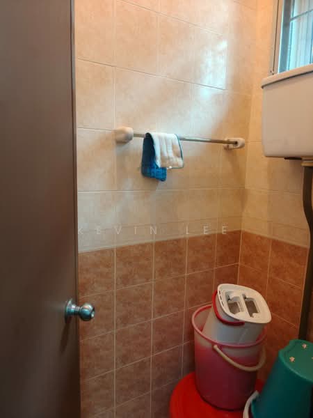 Rumah Berkembar untuk Dijual di Taman Sutera (Johor Bahru) - Kevin Lee - Bathroom - PropertyGuru.com.my