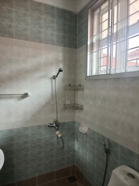 Rumah Berkembar untuk Dijual di Taman Sutera (Johor Bahru) - Kevin Lee - Bathroom - PropertyGuru.com.my