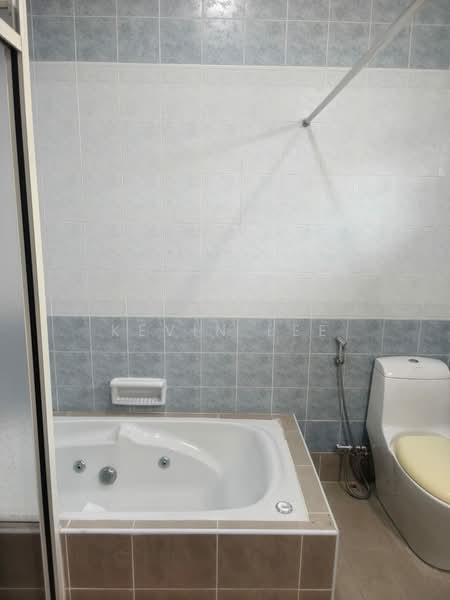 Rumah Berkembar untuk Dijual di Taman Sutera (Johor Bahru) - Kevin Lee - Bathroom - PropertyGuru.com.my