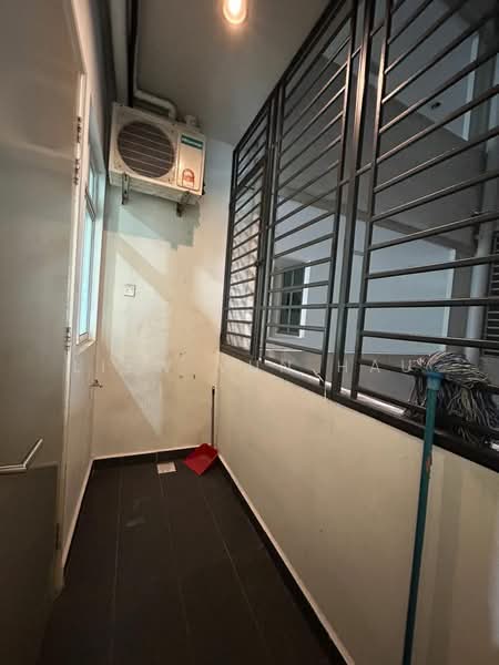 Servis Apartment untuk Dijual di Skysuites @ Meldrum Hills - Liew Vun Hau - Balcony - PropertyGuru.com.my