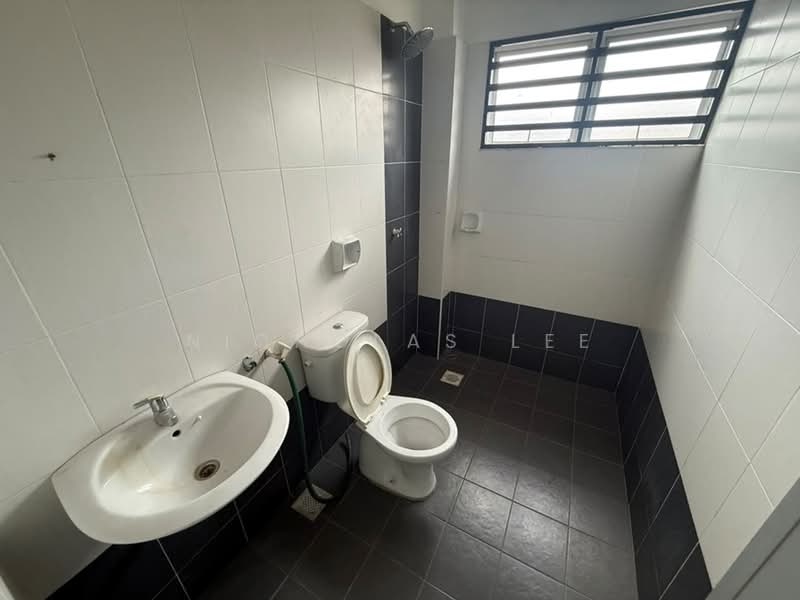 Rumah Teres 2 Tingkat untuk Dijual di Taman Bertuah (Ipoh) - Nicholas Lee - Bathroom - PropertyGuru.com.my