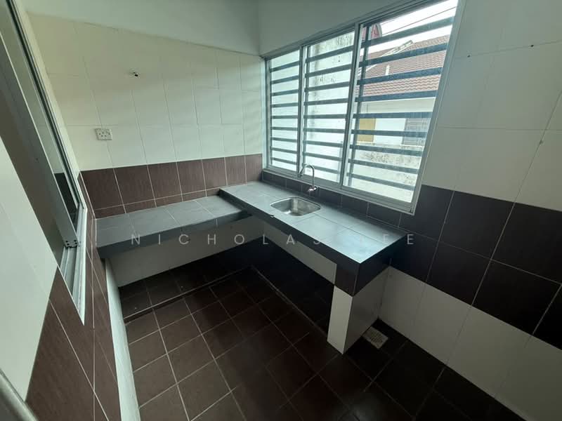 Rumah Teres 2 Tingkat untuk Dijual di Taman Bertuah (Ipoh) - Nicholas Lee - Kitchen - PropertyGuru.com.my