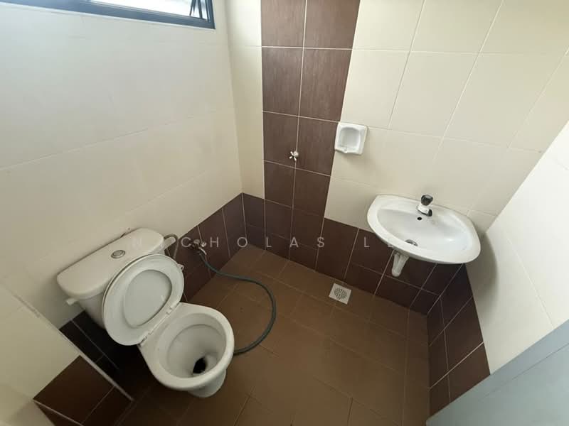 Rumah Teres 2 Tingkat untuk Dijual di Taman Bertuah (Ipoh) - Nicholas Lee - Bathroom - PropertyGuru.com.my