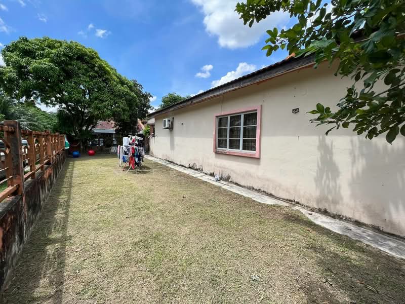 Rumah Teres 1 Tingkat untuk Dijual di Taman Desa Mewah (Semenyih) - Ammeer Nadzrai - Exterior - PropertyGuru.com.my