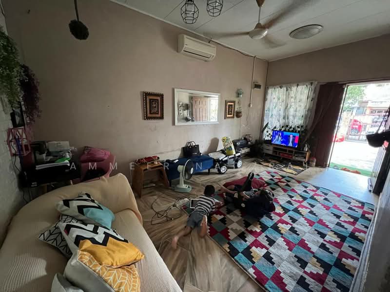 Rumah Teres 1 Tingkat untuk Dijual di Taman Desa Mewah (Semenyih) - Ammeer Nadzrai - Living Room - PropertyGuru.com.my