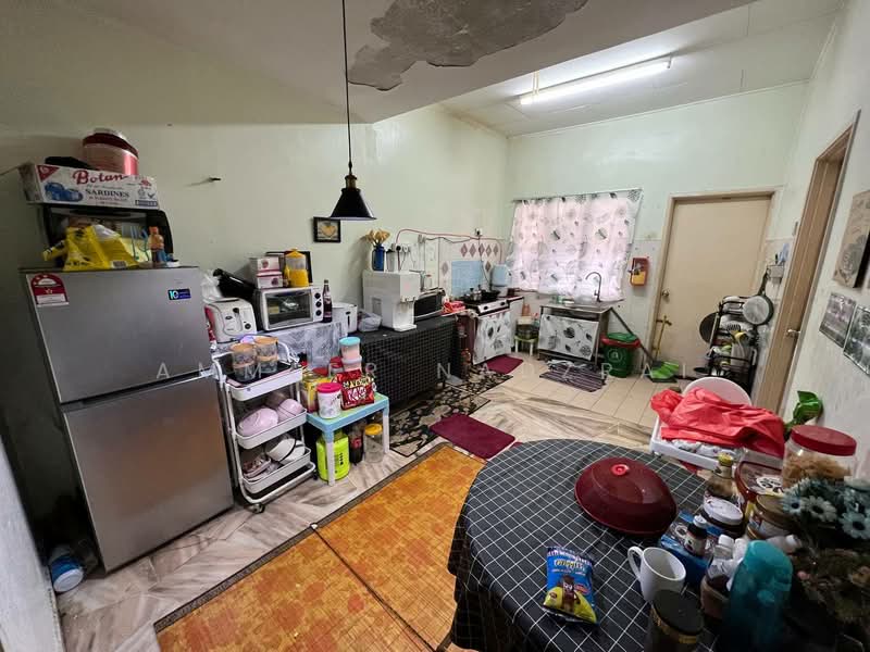 Rumah Teres 1 Tingkat untuk Dijual di Taman Desa Mewah (Semenyih) - Ammeer Nadzrai - Kitchen - PropertyGuru.com.my