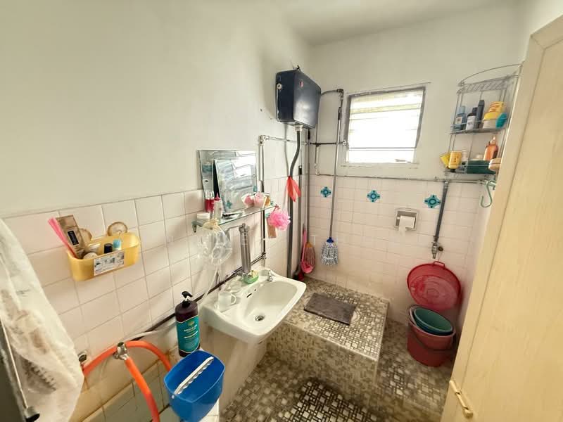 Semi-Detached House for Sale in Ipoh (Perak) - Ainsley Thong - Bathroom - PropertyGuru.com.my