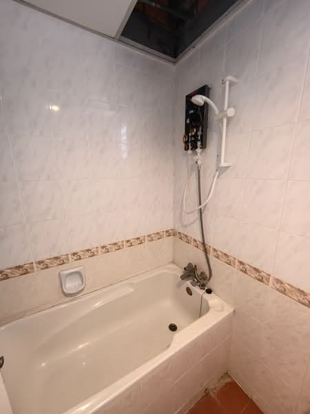 Pangsapuri untuk Disewa di Parkview Towers - Ryan Sim - Bathroom - PropertyGuru.com.my