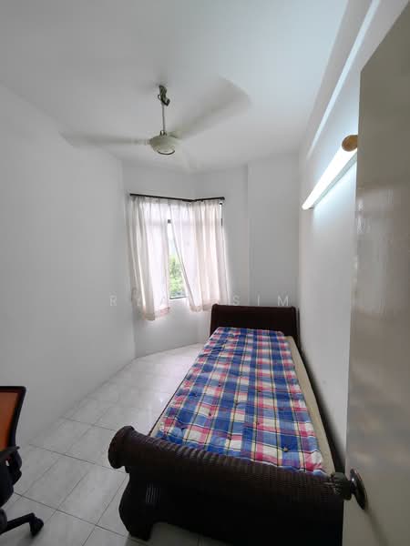 Pangsapuri untuk Disewa di Parkview Towers - Ryan Sim - Bedroom - PropertyGuru.com.my