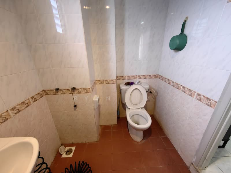 Pangsapuri untuk Disewa di Parkview Towers - Ryan Sim - Bathroom - PropertyGuru.com.my