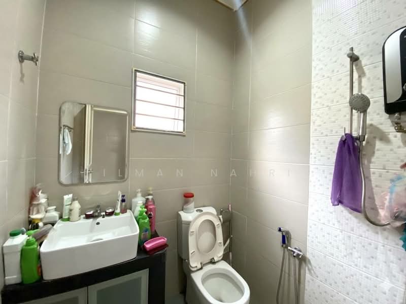 1-storey Terraced House for Sale in Bandar Kinrara Seksyen 1 (Bandar Kinrara) - Ilman Nahri - Bathroom - PropertyGuru.com.my