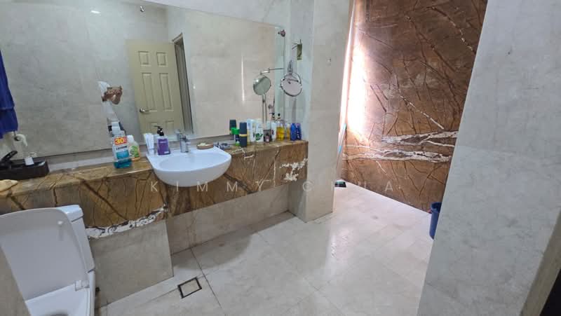 Bungalow for Sale in Bandar Putra Permai (Seri Kembangan) - Kimmy Chua - Bathroom - PropertyGuru.com.my