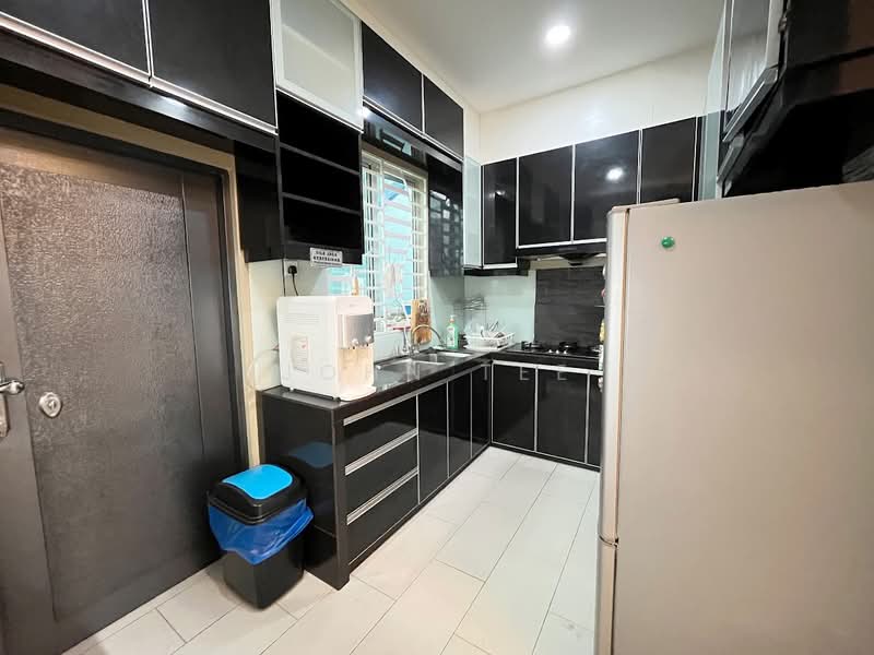 2-storey Terraced House for Rent in Bandar Saujana Putra (Tanjong Duabelas) - John Tee - Kitchen - PropertyGuru.com.my