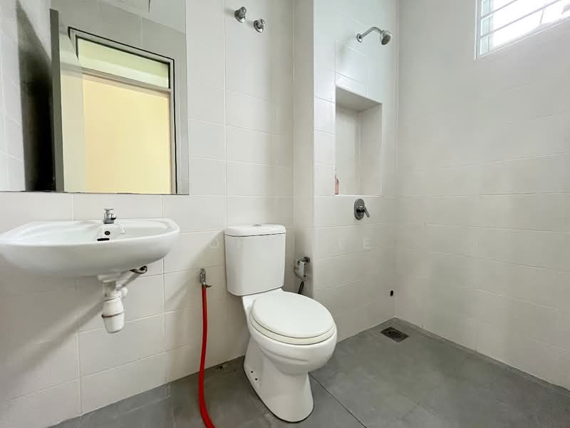 2-storey Terraced House for Rent in Bandar Saujana Putra (Tanjong Duabelas) - John Tee - Bathroom - PropertyGuru.com.my