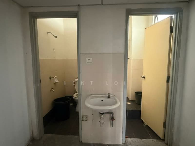 Shop / Office for Rent in Taman Ungku Tun Aminah (Skudai) - Kent Loi - Bathroom - PropertyGuru.com.my