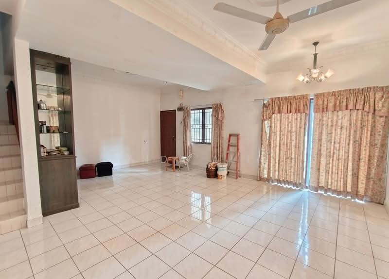 Rumah Teres 2 Tingkat untuk Dijual di Shah Alam (Selangor) - Aida Ali - Living Room - PropertyGuru.com.my