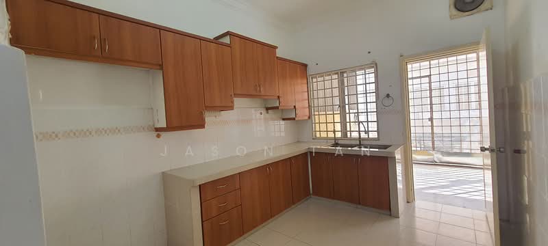 Rumah Teres 2 Tingkat untuk Dijual di Taman Putra Permai (Seri Kembangan) - Jason Tan - Kitchen - PropertyGuru.com.my