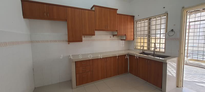 Rumah Teres 2 Tingkat untuk Dijual di Taman Putra Permai (Seri Kembangan) - Jason Tan - Kitchen - PropertyGuru.com.my