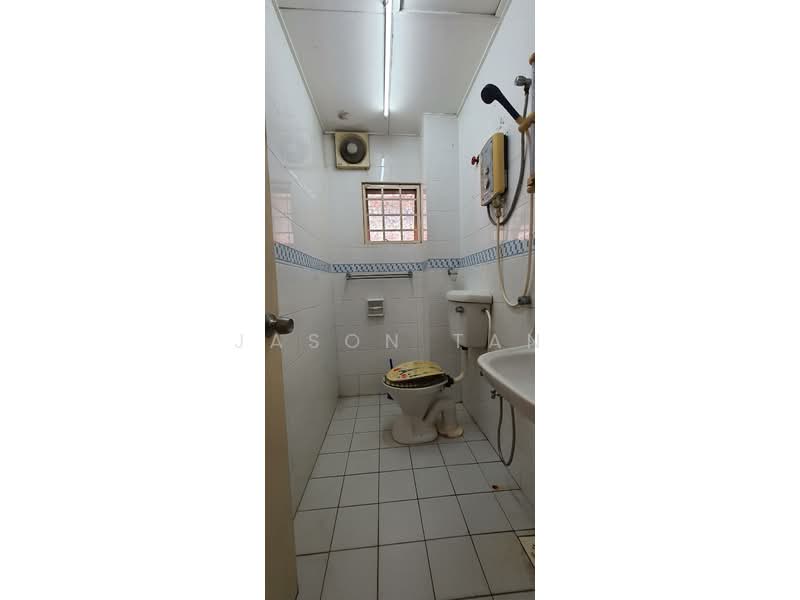 Rumah Teres 2 Tingkat untuk Dijual di Taman Putra Permai (Seri Kembangan) - Jason Tan - Bathroom - PropertyGuru.com.my