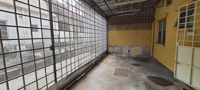 Rumah Teres 2 Tingkat untuk Dijual di Taman Putra Permai (Seri Kembangan) - Jason Tan - Balcony - PropertyGuru.com.my