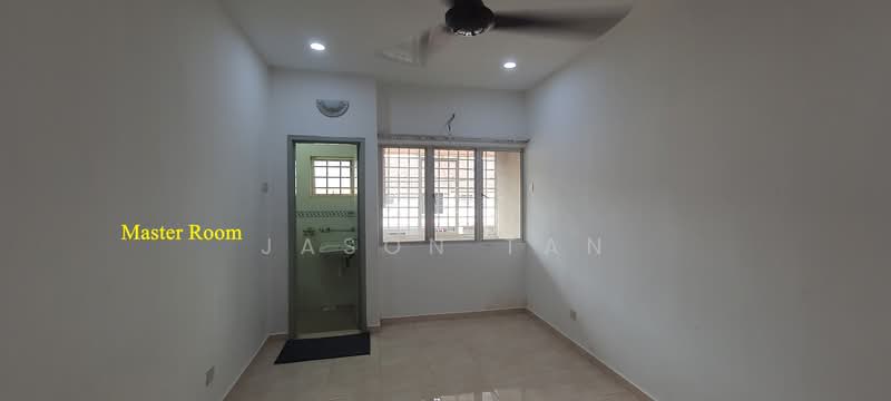 Rumah Teres 2 Tingkat untuk Dijual di Taman Putra Permai (Seri Kembangan) - Jason Tan - Master Bedroom - PropertyGuru.com.my