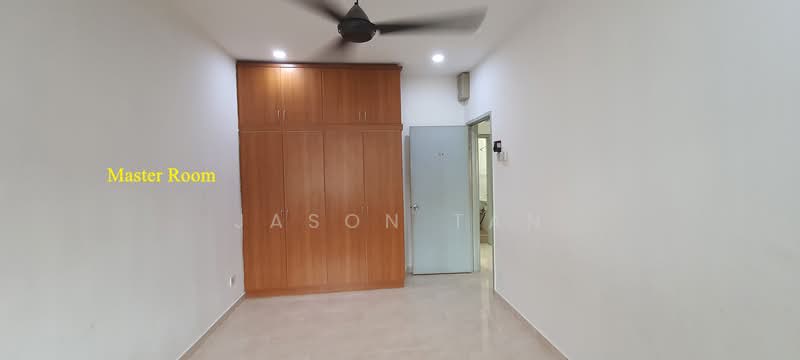 Rumah Teres 2 Tingkat untuk Dijual di Taman Putra Permai (Seri Kembangan) - Jason Tan - Master Bedroom - PropertyGuru.com.my