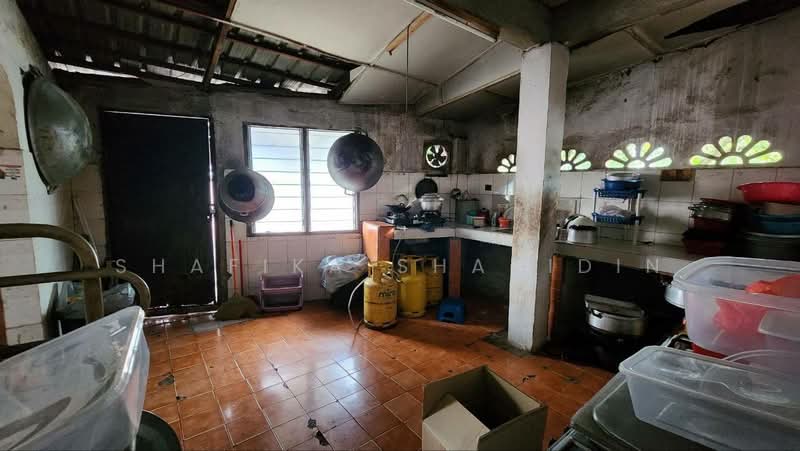 1-storey Terraced House for Sale in Seksyen 24 (Shah Alam) - Shafika Shahidin - Kitchen - PropertyGuru.com.my