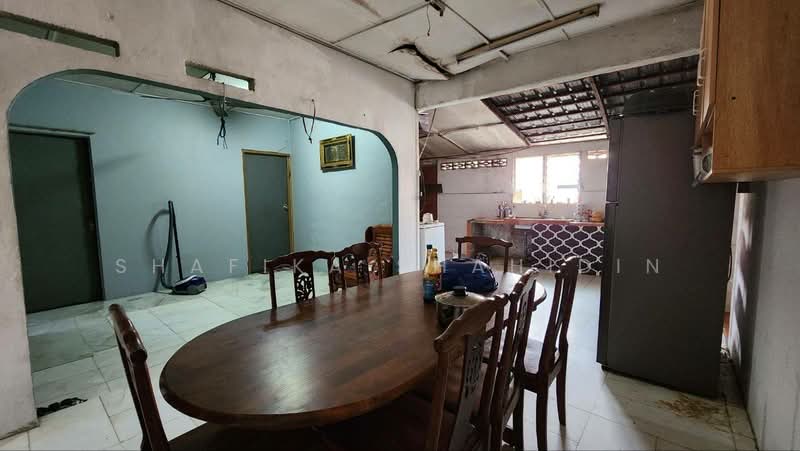 1-storey Terraced House for Sale in Seksyen 24 (Shah Alam) - Shafika Shahidin - Dining Room - PropertyGuru.com.my