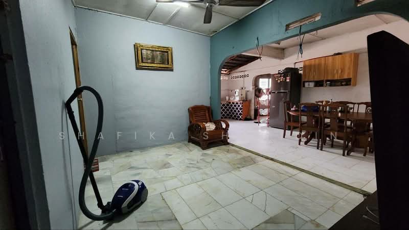 1-storey Terraced House for Sale in Seksyen 24 (Shah Alam) - Shafika Shahidin - Living Room - PropertyGuru.com.my