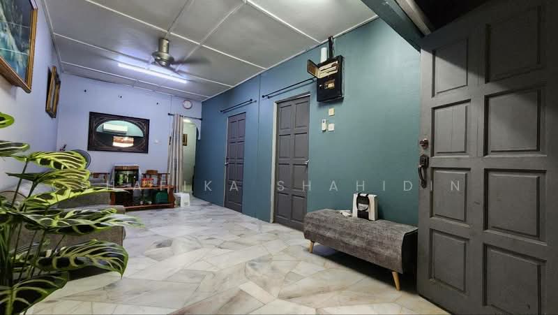 1-storey Terraced House for Sale in Seksyen 24 (Shah Alam) - Shafika Shahidin - Living Room - PropertyGuru.com.my