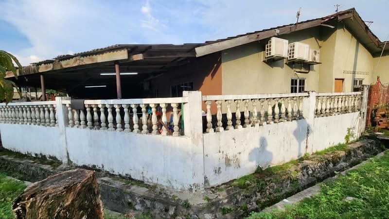 1-storey Terraced House for Sale in Seksyen 24 (Shah Alam) - Shafika Shahidin - Exterior - PropertyGuru.com.my