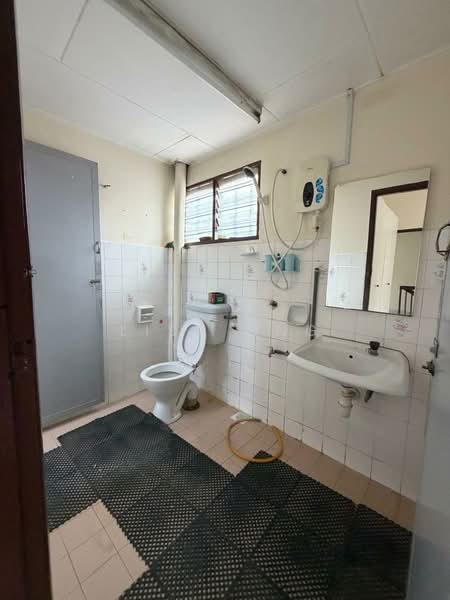 Rumah Teres 2 Tingkat untuk Disewa di Taman Sri Bintang (Kepong) - Lisa Ong - Bathroom - PropertyGuru.com.my