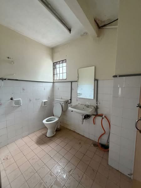 Rumah Teres 2 Tingkat untuk Disewa di Taman Sri Bintang (Kepong) - Lisa Ong - Bathroom - PropertyGuru.com.my