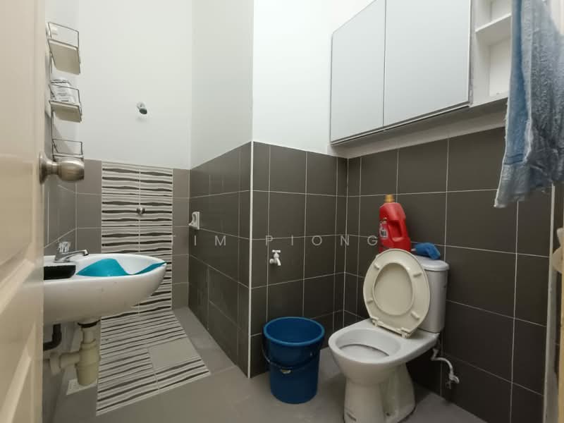 Rumah Teres 2 Tingkat untuk Dijual di Taman Bertam Setia (Tanjong Minyak) - Tim Piong - Bathroom - PropertyGuru.com.my