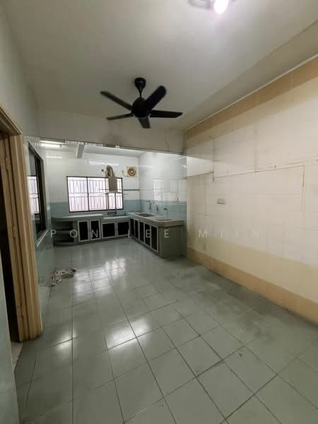 2-storey Terraced House for Sale in Taman Putra Budiman (Balakong) - Pon Lee Miin - Kitchen - PropertyGuru.com.my