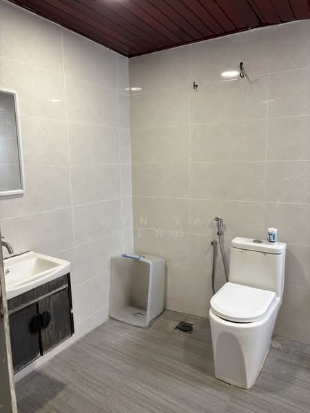 Condominium for Rent at Menara Bukit Ceylon - Chen Kah Seng - Bathroom - PropertyGuru.com.my