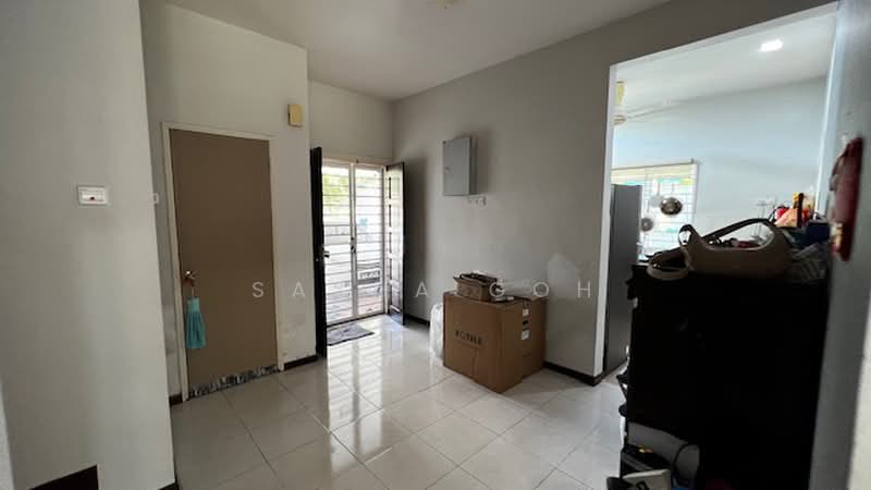 Rumah Berkembar untuk Disewa di Bandar Putra Permai (Seri Kembangan) - Sasha Goh - Entrance - PropertyGuru.com.my