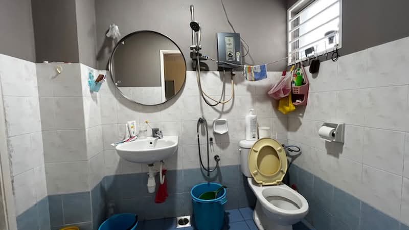 Rumah Berkembar untuk Disewa di Bandar Putra Permai (Seri Kembangan) - Sasha Goh - Bathroom - PropertyGuru.com.my