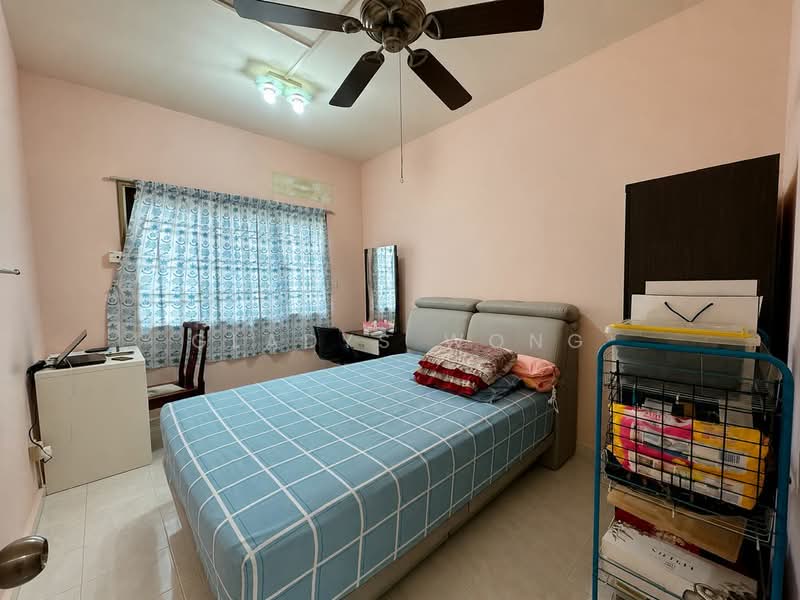 Pangsapuri untuk Dijual di Idaman Senibong - Gladys Wong - Bedroom - PropertyGuru.com.my