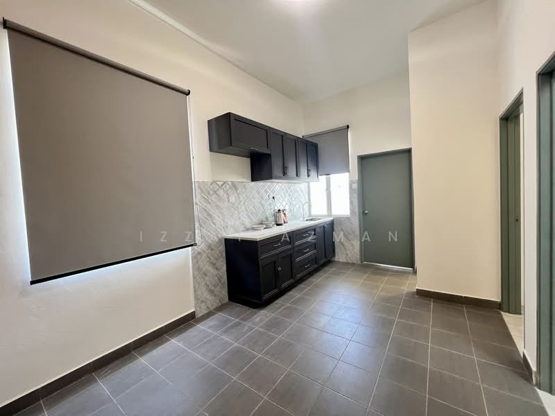 Rumah Teres untuk Dijual di Kampung Chengal Lempong (Sungai Karang) - Izzat Azman - Kitchen - PropertyGuru.com.my