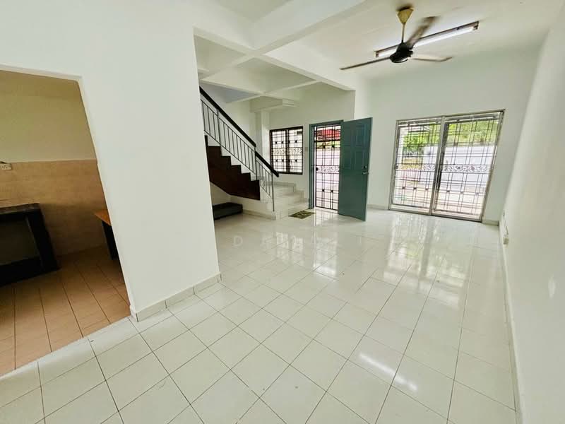 Rumah Teres 2 Tingkat untuk Dijual di Bandar Puncak Alam (Puncak Alam) - Aida Ali - Living Room - PropertyGuru.com.my