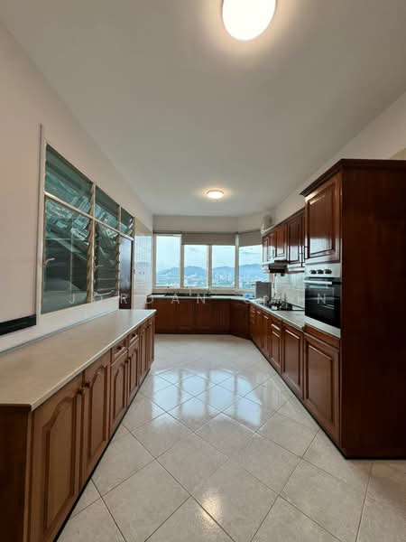 Condominium for Rent at Gurney Beach Resort - Jordan Chin - Kitchen - PropertyGuru.com.my