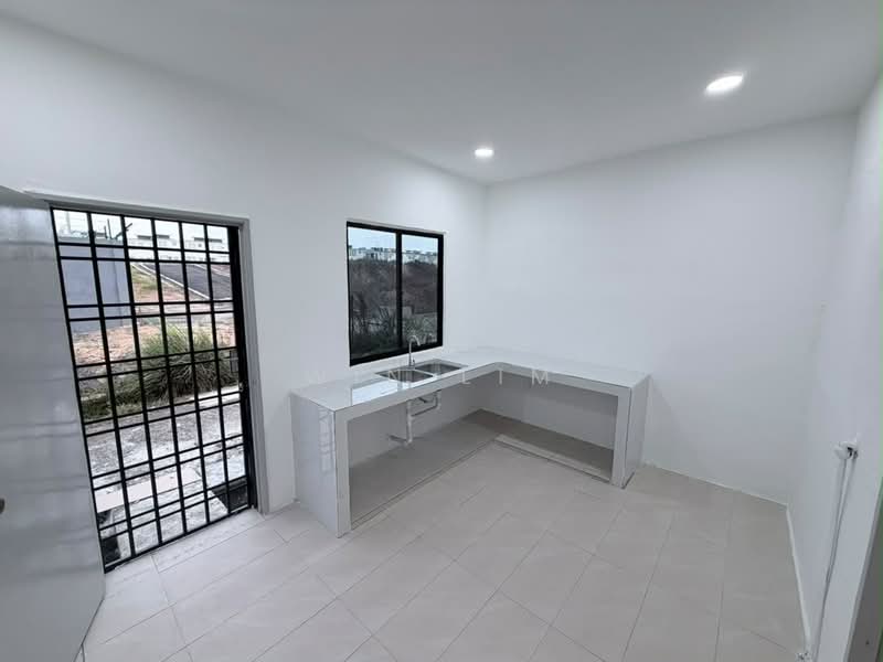 2-storey Terraced House for Sale in Taman Seri Bertam (Yong Peng) - Win Lim - Kitchen - PropertyGuru.com.my